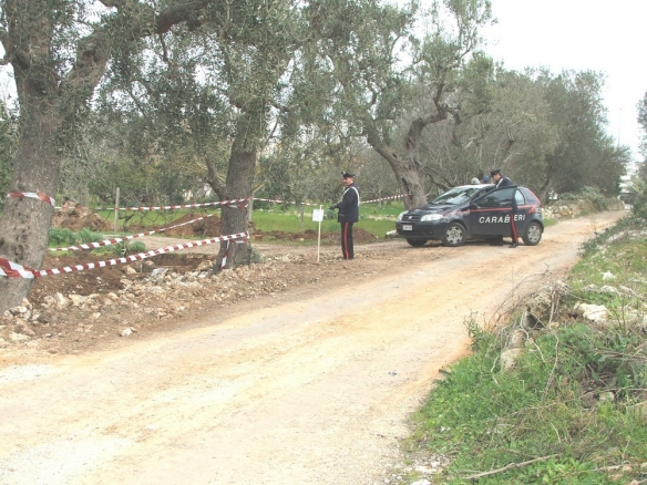 Galatone, eternit sotterrata in campagna.